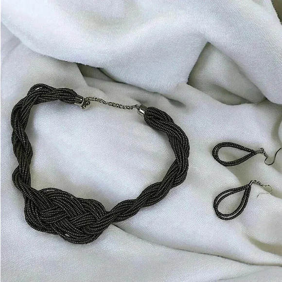 Hand crafted Green beaded 2 piece jewelry set - Picture 1 of 3